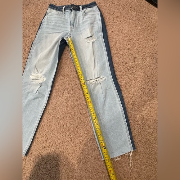 HOLLISTER Two-Tone Ultra High Rise Mom Jeans - Picture 7 of 9